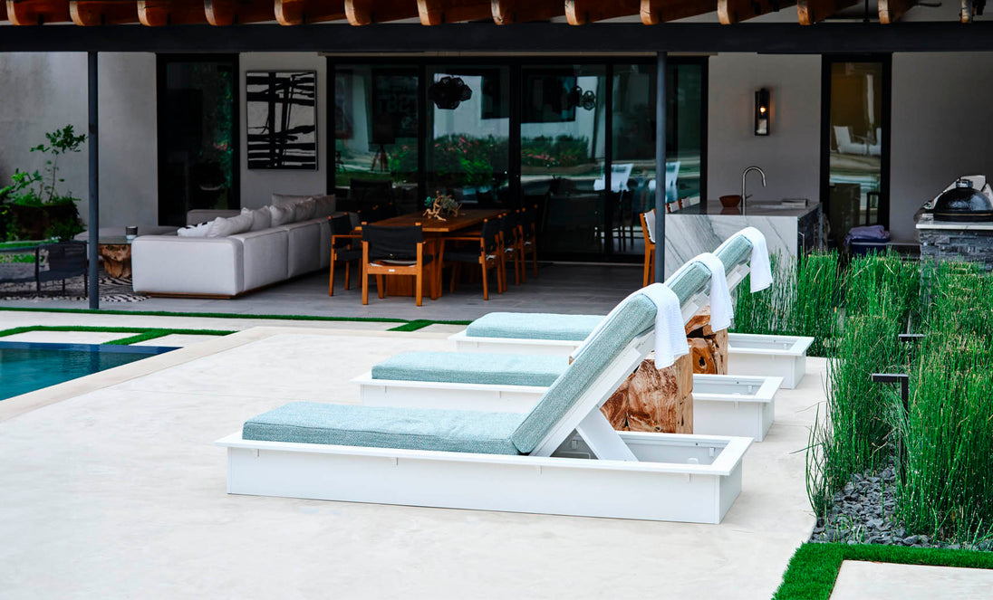 Echo Chaise lifestyle deck
