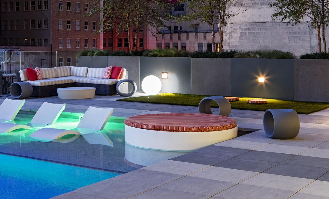 Signature 6' Round Sunbed - lifestyle