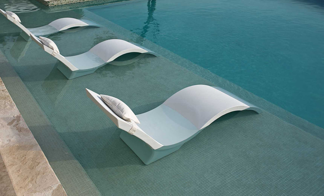 Signature Chaise Deep lifestyle