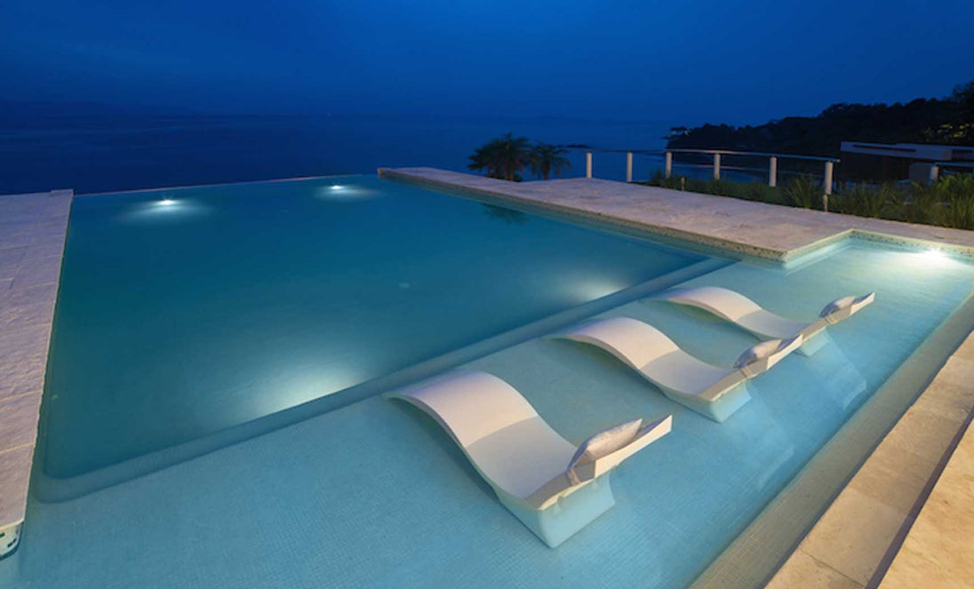 Signature Chaise Deep lifestyle