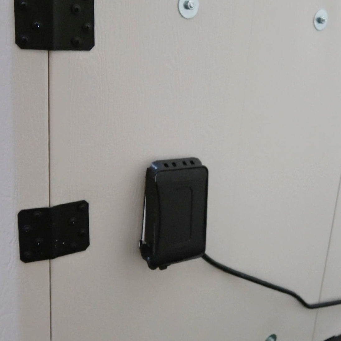 Econo Lift with Silver Series 43" or 50" Outdoor TV
